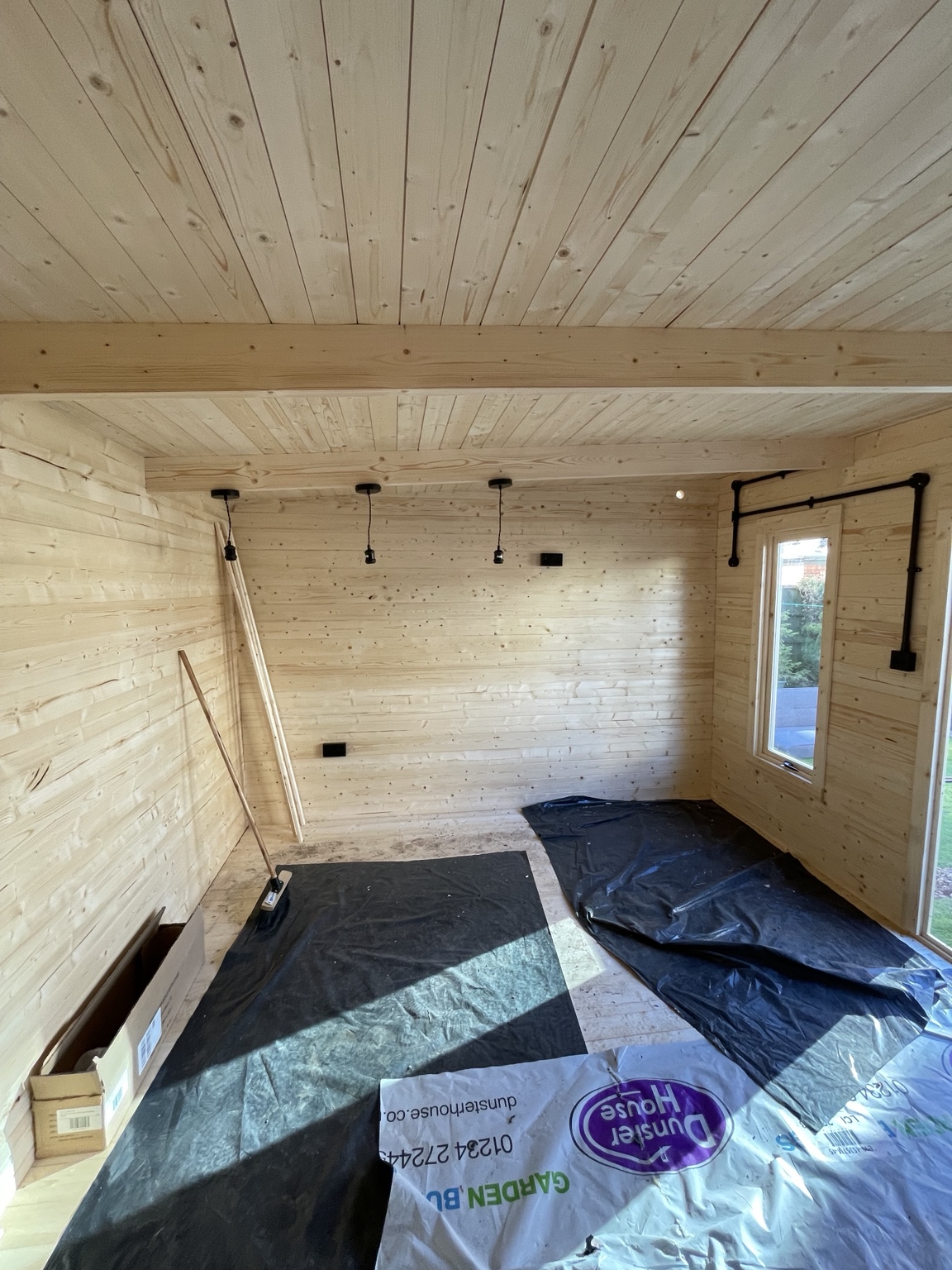 Garden room lighting and sockets